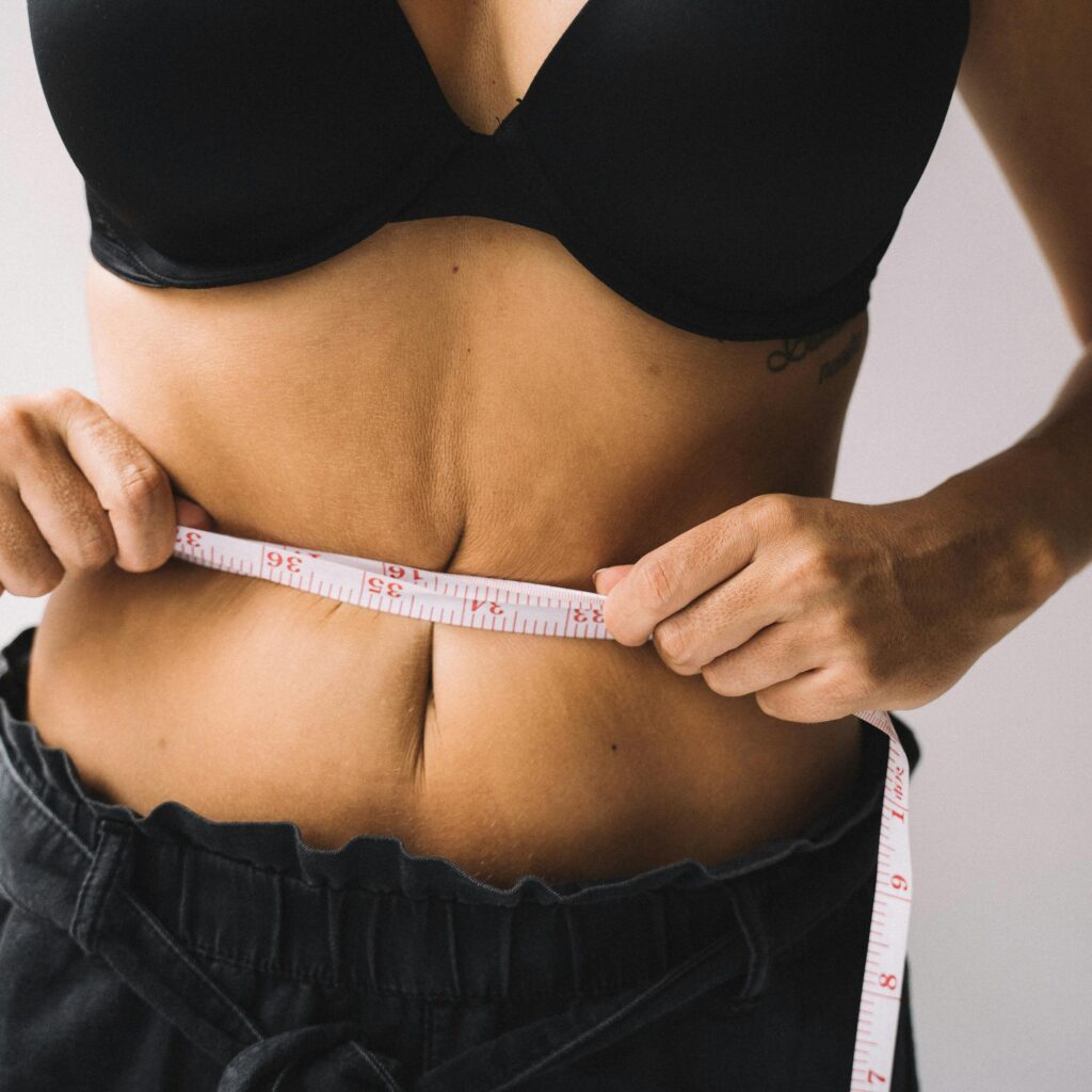 Ventre plat de femme illustrant les effets d’une routine minceur naturelle